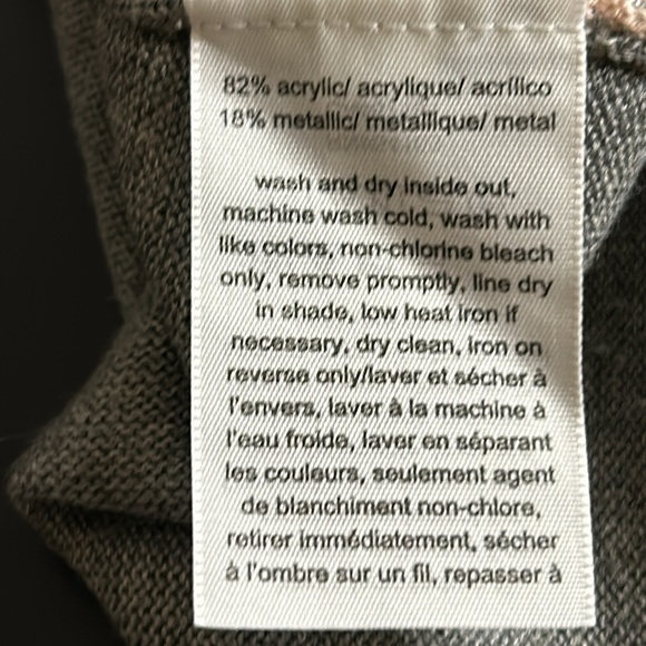 Fine knit Tommy Hilfiger sweater. Studded sparkle Aztec design - Picture 8 of 8